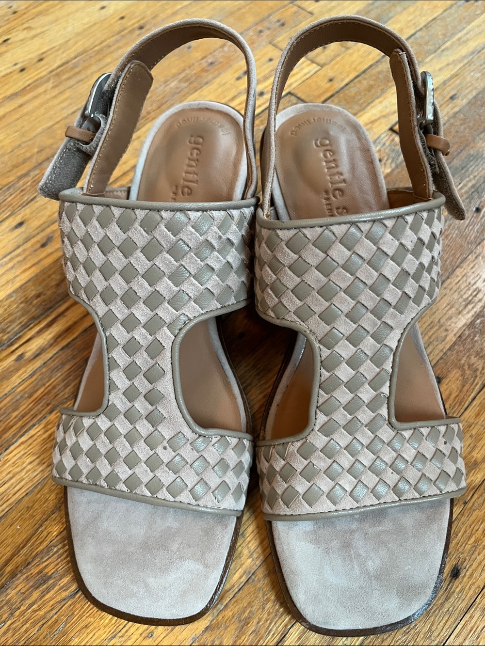 Gentle Souls by Kenneth Cole size 9 brand new in box, never worn